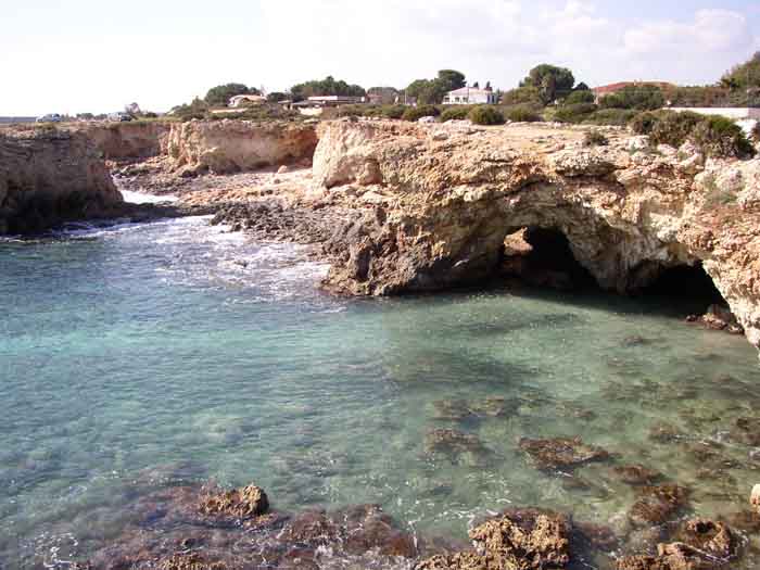 Insenatura del golfetto, le grotte.