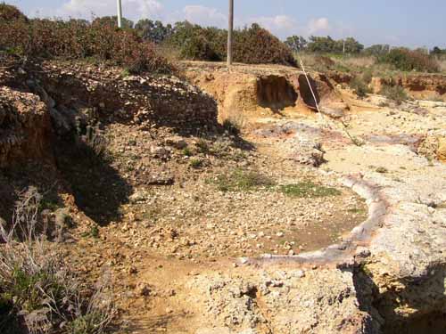 Antiche fornaci per la cottura della calce. Golfo Asparano.