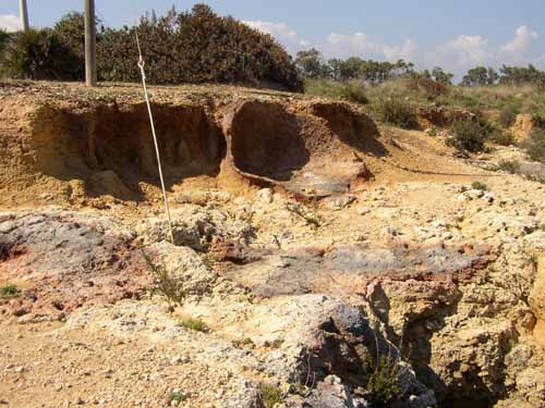 Antiche fornaci per la cottura della calce. Golfo Asparano.