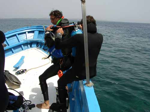 Ultimi controlli prima di gettarsi in mare.