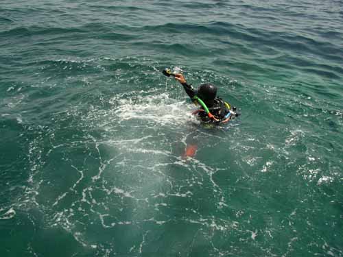 Controllo in acqua funzionamento e tenuta attrezzature subacquee.