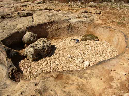 Antiche fornaci per la cottura della calce. Ognina.