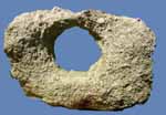 'Ognina' toponimo derivante dal greco 'longones' con significato di 'pietre forate per tirare a terra le barche'.